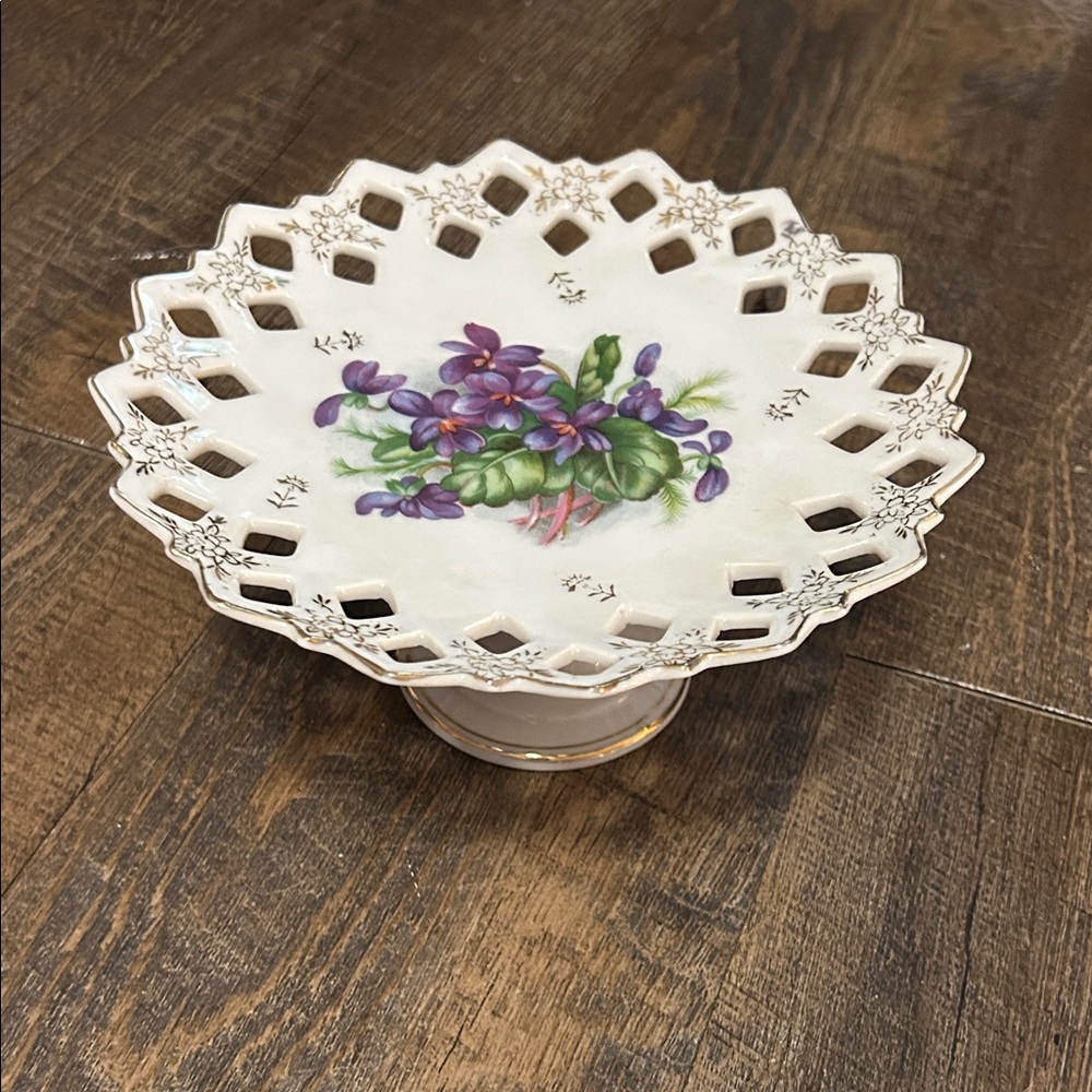 Vintage Collector's Pedestal Wales Made in Japan White W/Floral Design Beautiful